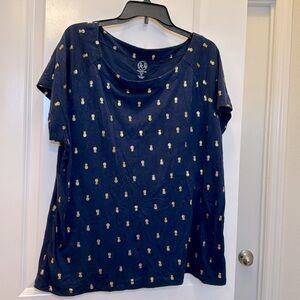 Top by Westport 1962 navy blue with gold shiny pineapples 2x